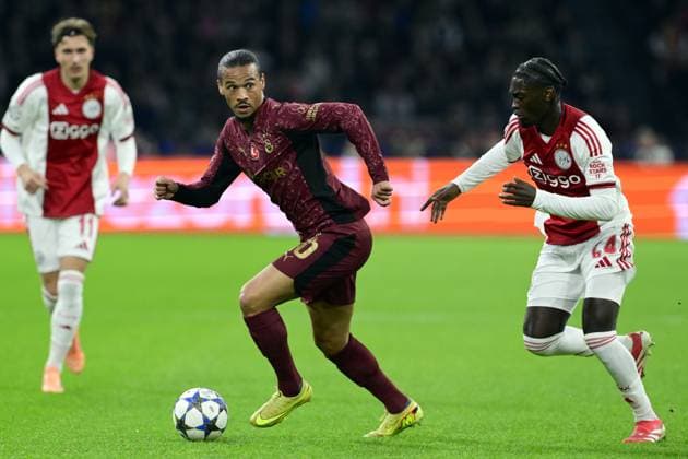 AMSTERDAM (l-r) Leroy SanÃ of Galatasaray, Jorthy Mokio of AFC Ajax during the UEFA Champions League match between AFC Ajax and Galatasaray SK at the Johan Cruijff ArenA on November 5, 2025, in Amsterdam, Netherlands. ANP OLAF KRAAK UEFA Champions League Matchday 4 2025-2026 xVIxANPxSportx xxANPxIVx 541333746 originalFilename: 541333746.jpg
