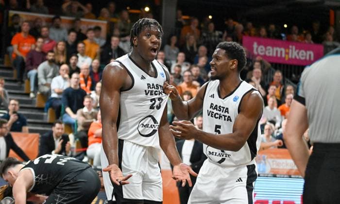 Malcolm Dandridge RASTA Vechta, 23 aergert TJ Bamba RASTA Vechta, 05 aergert RASTA Vechta vs CS Valcea 1924, FIBA Europe Cup, Matchday 4, Season 2025 2026, 05 11 2025, RASTA Vechta vs CS Valcea 1924, FIBA Europe Cup, Matchday 4, Season 2025 2026, 05 11 2025 Vechta Copyright: xEibner-Pressefoto RobertxGertzenx EP_RGN