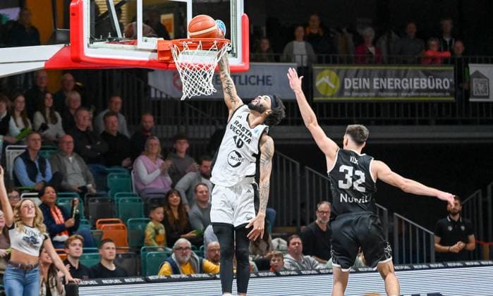 Tevin Brown RASTA Vechta, 10 scores a basket RASTA Vechta vs CS Valcea 1924, FIBA Europe Cup, Matchday 4, Season 2025 2026, 05 11 2025, RASTA Vechta vs CS Valcea 1924, FIBA Europe Cup, Matchday 4, Season 2025 2026, 05 11 2025 Vechta Copyright: xEibner-Pressefoto RobertxGertzenx EP_RGN