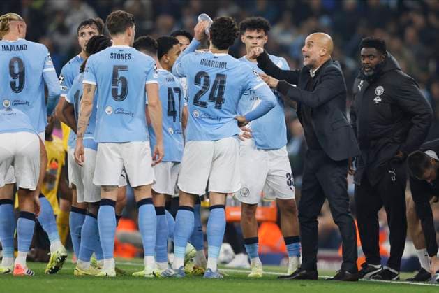 Manchester City v Borussia Dortmund - UEFA Champions League 2025 26 League Phase MD4 Pep Guardiola, Manager of Manchester City speaks to players on the side line during the UEFA Champions League 2025 26 League Phase MD4 match between Manchester City and Borussia Dortmund at City of Manchester Stadium on November 5, 2025 in Manchester, England. Manchester City of Manchester Stadium England United Kingdom Copyright: xRichardxSellers Sportsphoto APLx 14140406