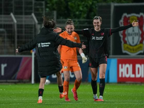 Joy after the final whistle at Anne Moll Bayer 04 Leverkusen, 34 and Selina Ostermeier Bayer 04 Leverkusen, 02 Bayer 04 Leverkusen vs Hamburger SV, Football, Womens Bundesliga, Google Pixel Womens Bundesliga, 09 Matchday, Season 2025 2026, 05 11 2025 DFB REGULATES PROHIBIT ANY USE OF PHOTOGRAPHS AS IMAGE SEQUENCES AND OR QUASI VIDEO, Bayer 04 Leverkusen vs Hamburger SV, Football, Womens Bundesliga, Google Pixel Womens Bundesliga, 09 Matchday, Season 2025 2026, 05 11 2025 Leverkusen Copyright: xEibner-Pressefoto DamianxKruczynx EP_DKI