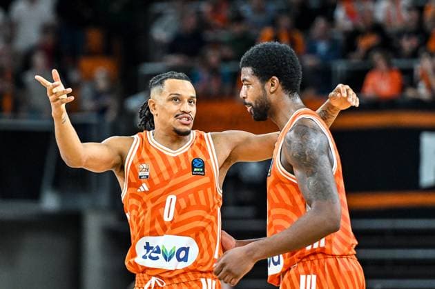GER, EuroCup, ratiopharm Ulm vs London Lions 05 11 2025, ratiopharm arena, Neu Ulm, GER, EuroCup, ratiopharm Ulm vs London Lions, pictured Nelson Weidemann Ulm, 0 , Malik Osborne Ulm, 10 nordphotoxGmbHx xHafner nph00200