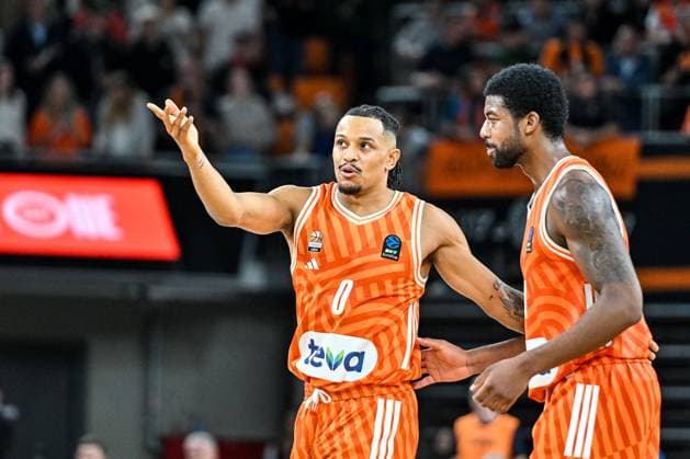 GER, EuroCup, ratiopharm Ulm vs London Lions 05 11 2025, ratiopharm arena, Neu Ulm, GER, EuroCup, ratiopharm Ulm vs London Lions, pictured Nelson Weidemann Ulm, 0 , Malik Osborne Ulm, 10 nordphotoxGmbHx xHafner nph00200