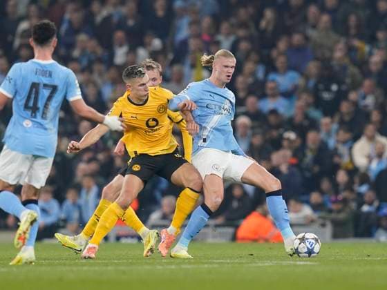 Manchester, England, 5th November 2025. Erling Haaland of Manchester City (r) in action with Nico Schlotterbeck of Borussia Dortmund (l) during the Manchester City vs Borussia Dortmund UEFA Champions League match at the Etihad Stadium, Manchester. Picture credit should read: Andrew Yates Sportimage EDITORIAL USE ONLY. No use with unauthorised audio, video, data, fixture lists, club league logos or live services. Online in-match use limited to 120 images, no video emulation. No use in betting, games or single club league player publications. SPI_027_AY_Man_City_Dortmund SPI-4268-0064