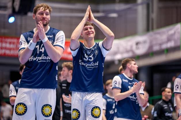 05 11 2025, Handball, Round of 16 DHB Cup, Bergischer HC TSV Hannover Burgdorf, Unihalle Wuppertal Final celebration after BHC beat Hannover 40 38 in the second overtime Gerdas Babarskas BHC 14 Soeren Steinhaus BHC 53 North Rhine-Westphalia Germany