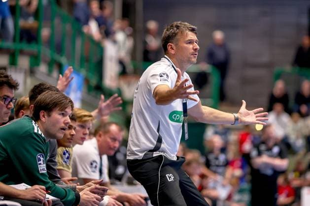 05 11 2025, Handball, Round of 16 DHB Cup, Bergischer HC TSV Hannover Burgdorf, Unihalle Wuppertal Head coach Christian Prokop TSV Hannover Burgdorf hc gesticulating wildly on the sidelines North Rhine-Westphalia Germany