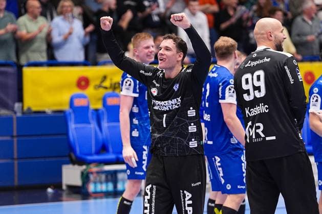 05 11 2025, xydrx, Handball, Round of 16 DHB Cup, TBV Lemgo Lippe VfL Gummersbach, PHOENIX Contact Arena Constantin Moestl TBV Lemgo Lippe 1 cheering after the victory North Rhine-Westphalia Germany