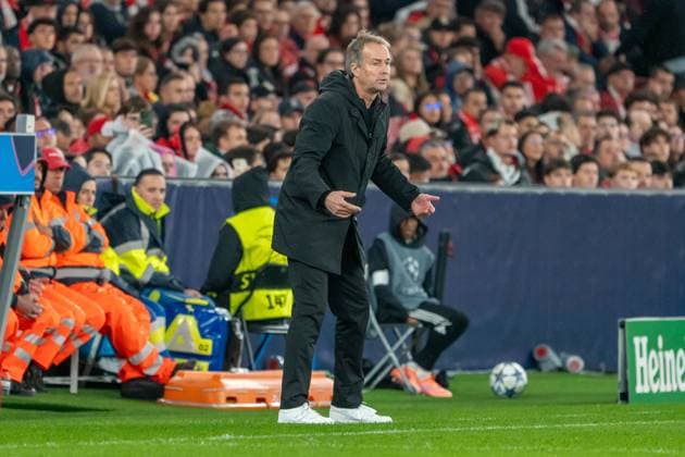 Kasper Hjulmand Bayer Leverkusen, Coach gestures on the touchline, POR, Benfica Lisbon vs Bayer 04 Leverkusen, Football, UEFA Champions League, Matchday 4, 2025 2026 season, 05 11 2025, POR, Benfica Lisbon vs Bayer 04 Leverkusen, Football, UEFA Champions League, Matchday 4, 2025 2026 season, 05 11 2025, Lisbon Copyright: xEibner-Pressefoto EdwardxCheungx EP_ECG
