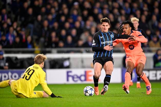 Club Brugge v Barcelona - UEFA Champions League BRUGGE, BELGIUM - NOVEMBER 05 : Tzolis Christos forward of Club Brugge, Jackers Nordin goalkeeper of Club Brugge, Kounde Jules defender of Barcelona in action during the UEFA Champions League 2025 26 League Phase MD4 match between Club Brugge and Barcelona on November 5, 2025 in Brugge, Belgium, 05 11 2025 Brugge Belgium  Copyright: xTomasxSiskx
