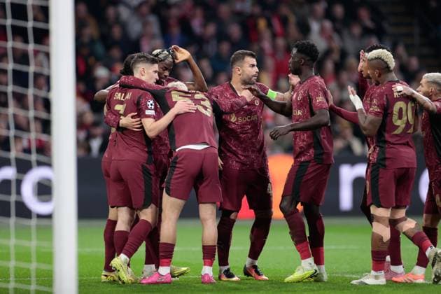 AMSTERDAM , 05-11-2025 , JohanCruyff Arena , season 2025 2026 , UEFA Champions League Football , match between Ajax and Galatasaray. Picture shows Galatasaray player Victor Osimhen scores the 0-1 and celebrate his goal with his team Ajax - Galatasaray  x31877940x Copyright: