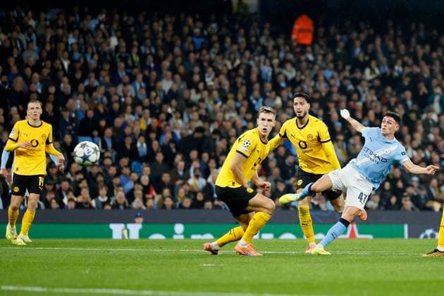 Manchester City v Borussia Dortmund - UEFA Champions League 2025 26 League Phase MD4 Phil Foden of Manchester City scores 2nd goal during the UEFA Champions League 2025 26 League Phase MD4 match between Manchester City and Borussia Dortmund at City of Manchester Stadium on November 5, 2025 in Manchester, England. Manchester City of Manchester Stadium England United Kingdom Copyright: xRichardxSellers Sportsphoto APLx 14140421