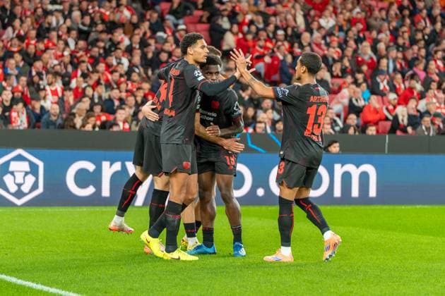 Bayer 04 Leverkusen cheer after taking the lead, POR, Benfica Lisbon vs Bayer 04 Leverkusen, Football, UEFA Champions League, Matchday 4, 2025 2026 season, 05 11 2025, POR, Benfica Lisbon vs Bayer 04 Leverkusen, Football, UEFA Champions League, Matchday 4, 2025 2026 season, 05 11 2025, Lisbon Copyright: xEibner-Pressefoto EdwardxCheungx EP_ECG