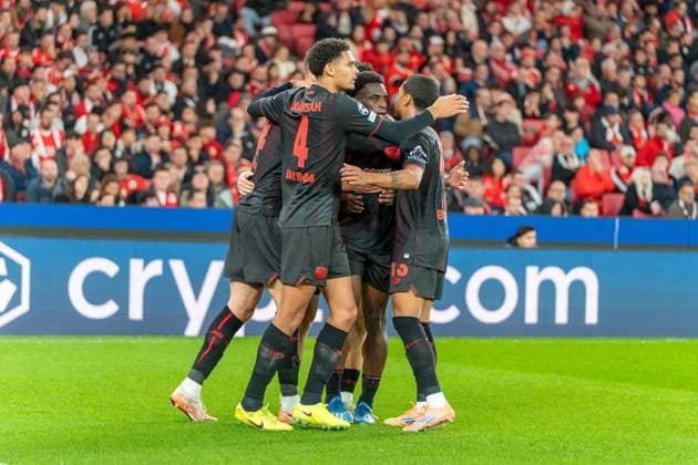 Bayer 04 Leverkusen cheer after taking the lead, POR, Benfica Lisbon vs Bayer 04 Leverkusen, Football, UEFA Champions League, Matchday 4, 2025 2026 season, 05 11 2025, POR, Benfica Lisbon vs Bayer 04 Leverkusen, Football, UEFA Champions League, Matchday 4, 2025 2026 season, 05 11 2025, Lisbon Copyright: xEibner-Pressefoto EdwardxCheungx EP_ECG