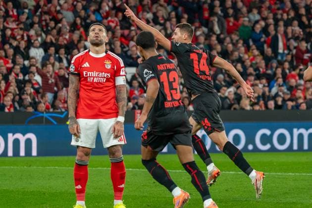 Patrik Schick Bayer Leverkusen, 14 scores to make it 0 1, cheers with Arthur Bayer Leverkusen, 13 , Nicolas Otamendi Benfica Lisbon, 30 is stunned, POR, Benfica Lisbon vs Bayer 04 Leverkusen, Football, UEFA Champions League, Matchday 4, 2025 2026 season, 05 11 2025, POR, Benfica Lisbon vs Bayer 04 Leverkusen, Football, UEFA Champions League, Matchday 4, 2025 2026 season, 05 11 2025, Lisbon Copyright: xEibner-Pressefoto EdwardxCheungx EP_ECG
