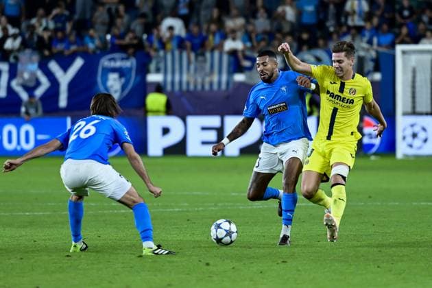 November 5, 2025, Limassol, Limassol, Cyprus: ANDERSON SILVA (33) of Pafos and JUAN FOYTH (8) of Villareal in action during the UEFA Champions League phase matchday 4 game beetwen Pafos FC and Villareal FC at Alphamega Stadium in Limassol,Cyprus on 05 of November r 2025 Limassol Cyprus - ZUMAk195 20251105_znp_k195_017 Copyright: xXenophonxKarakalosx