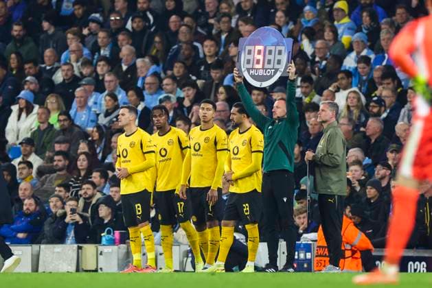 Manchester City v Borussia Dortmund, UEFA Champions League Substitutes Borussia Dortmund midfielder Pascal Gross (13) Borussia Dortmund midfielder Carney Chukwuemeka (17) Borussia Dortmund midfielder Jobe Bellingham (7) Borussia Dortmund midfielder Emre Can (23) during the Manchester City v Borussia Dortmund UEFA Champions League Round 1 League Stage match at the Etihad Stadium, Manchester, England on 5 November 2025 Credit: Phil Duncan Every Second Media Editorial use only. All images are copyright Every Second Media Limited. No images may be reproduced without prior permission. Copyright: xIMAGO EveryxSecondxMediax ESM-1655-0083 PhilxDuncanx xEveryxSecondxMediax