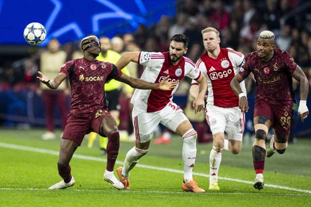 AMSTERDAM (l-r) Victor Osimhen of Galatasaray, Josip Sutalo of Ajax during the UEFA Champions League match between AFC Ajax and Galatasaray SK at the Johan Cruijff ArenA on November 5, 2025, in Amsterdam, Netherlands. ANP KOEN VAN WEEL UEFA Champions League Matchday 4 2025-2026 xVIxANPxSportx xxANPxIVx 541339373 originalFilename: 541339373.jpg