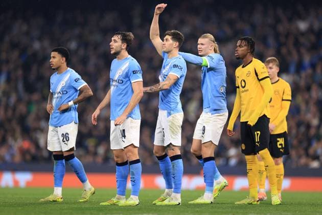Fußball UEFA Champions League League-Phase Manchester City gegen Borussia Dortmund 5. November 2025 UEFA Champions League League-Phase Manchester City gegen Borussia Dortmund Nico, John Stones und Erling Haaland von Manchester City Foto Simon Stacpoole Abseits Manchester UK  Copyright: xSimonxStacpoolexOffside