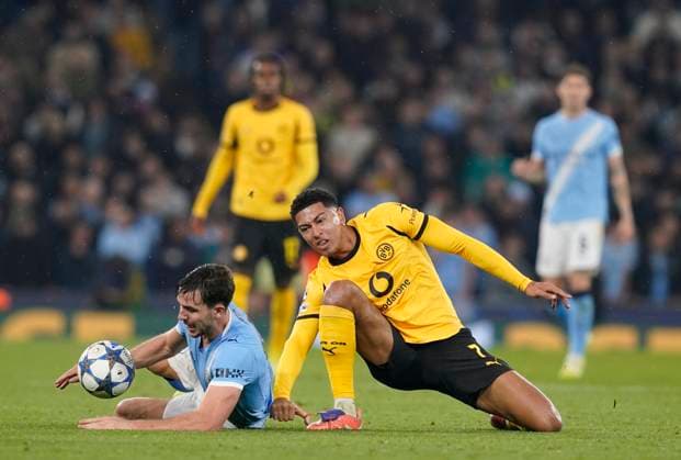Manchester, England, 5th November 2025. Nico Gonzalez of Manchester City (l) tussles with Jobe Bellingham of Borussia Dortmund (r) during the Manchester City vs Borussia Dortmund UEFA Champions League match at the Etihad Stadium, Manchester. Picture credit should read: Andrew Yates Sportimage EDITORIAL USE ONLY. No use with unauthorised audio, video, data, fixture lists, club league logos or live services. Online in-match use limited to 120 images, no video emulation. No use in betting, games or single club league player publications. SPI_046_AY_Man_City_Dortmund SPI-4268-0104