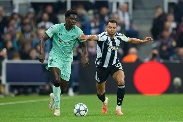 Newcastle United FC v Athletic Club - UEFA Champions League 2025 26 League Phase MD4 Adama Boiro of Athletic Club carries the ball whilst under pressure from Jacob Murphy of Newcastle United FC during the UEFA Champions League 2025 26 League Phase MD4 match between Newcastle United FC and Athletic Club at St James Park on November 5, 2025, in Newcastle upon Tyne, England. Newcastle upon Tyne St James Park Newcastle upon Tyne England _L1_3944_9244 Copyright: xRicardoxLarreinax