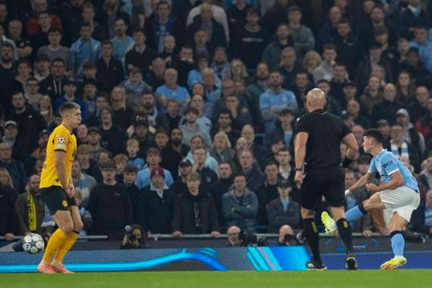 Manchester City v Borussia Dortmund - UEFA Champions League 2025 26 League Phase MD4 Phil Foden 47 of Manchester City F.C. scores a goal during the UEFA Champions League League Stage match between Manchester City and Ballspielverein Borussia 09 e.V. Dortmund at the Etihad Stadium in Manchester, on November 5, 2025. Manchester Manchester United, ManU Kingdom  Copyright: xMIxNewsx originalFilename:fletcher-manchest251105_npTCj.jpg