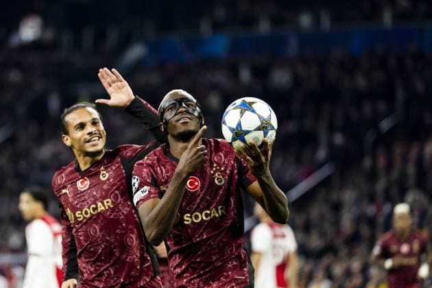 AMSTERDAM (l-r) Leroy SanÃ of Galatasaray and Victor Osimhen of Galatasaray celebrate the 0-3 goal during the UEFA Champions League match between AFC Ajax and Galatasaray SK at the Johan Cruijff ArenA on November 5, 2025, in Amsterdam, Netherlands. ANP KOEN VAN WEEL UEFA Champions League Matchday 4 2025-2026 xVIxANPxSportx xxANPxIVx 541340425 originalFilename: 541340425.jpg