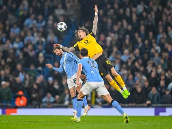 Bernardo Silva (Manchester City), Nico Gonzalez (Manchester City) und Fabio Silva (Borussia Dortmund) battle for the ball during the UEFA Champions League 2025 26 League Phase MD4 match between Manchester City and Borussia Dortmund at City of Manchester Stadium on November 5, 2025 in Manchester, United Kingdom. (Photo by Harry Langer DeFodi Images) Bernardo Silva Manchester City , Nico Gonzalez Manchester City and Fabio Silva Borussia Dortmund battle for the ball during the UEFA Champions League 2025 26 League Phase MD4 match between Manchester City and Borussia Dortmund at City of Manchester Stadium on November 5, 2025 in Manchester, United Kingdom Photo by Harry Langer DeFodi Images