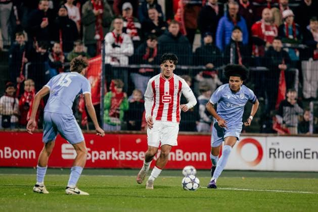 Cologne, Germany, November 5th 2025 Jason Ponente-Ramirez ( 7 - 1. FC Köln U19) dribbling during the UEFA Youth League match between 1.FC Koln vs. Racing Union at Franz-Kremer-Stadion in Cologne, Germany. (Gabor Baumgarten SPP) Copyright: xGaborxBaumgartenx xSPPx spp-en-GaBaSp-25_11_05_1.FC Koln_Racing Union_Youth_League_Gabor Baumgarten-520998