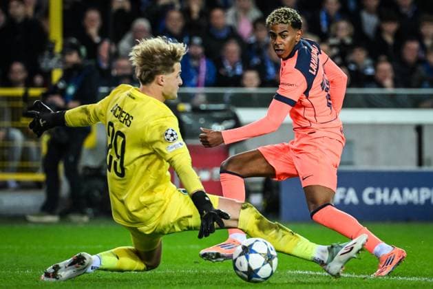 November 5, 2025, Brugge, Belgium, Belgium: Lamine YAMAL of Barcelona scores his goal during the UEFA Champions League, League Phase MD4 match between Club Brugge KV (Club Bruges KV) and FC Barcelona, Barca at Jan-Breydel Stadium on November 05, 2025 in Brugge, Belgium. Brugge Belgium - ZUMAm308 20251105_zsp_m308_007 Copyright: xMatthieuxMirvillex
