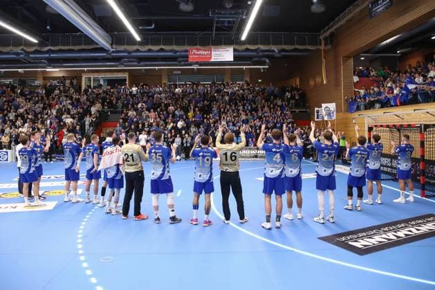 05 11 2025, xtgx, Handball, DHB Pokal 3 Runde, TV Großwallstadt SC Magdeburg v l Großwallstadts players thank the fans Elsenfeld