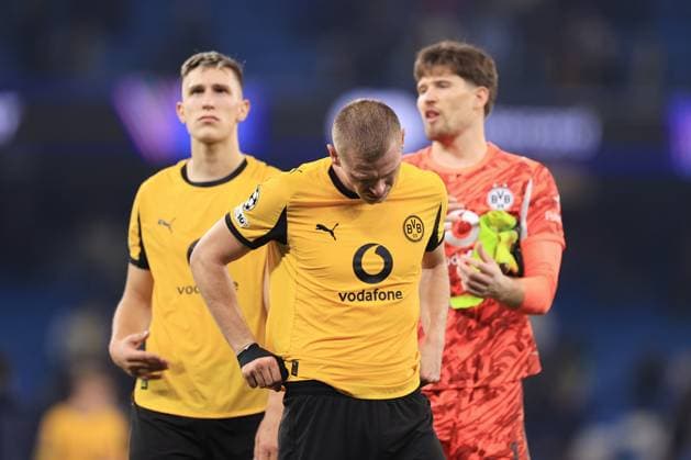 Fußball UEFA Champions League League-Phase Manchester City gegen Borussia Dortmund 5. November 2025 UEFA Champions League League-Phase Manchester City gegen Borussia Dortmund Julian Ryerson von Borussia Dortmund sieht niedergeschlagen aus Foto Simon Stacpoole Abseits Manchester UK  Copyright: xSimonxStacpoolexOffside