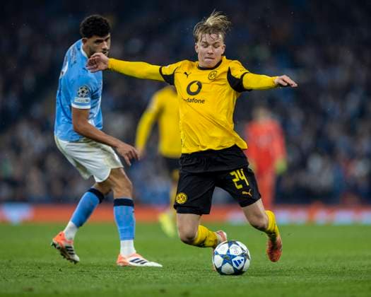 5th November 2025; Etihad Stadium, Manchester, England; UEFA Champions League Football, Manchester City versus Borussia Dortmund; Daniel Svensson of Borussia Dortmund  TimxWilliams