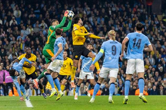 5th November 2025; Etihad Stadium, Manchester, England; UEFA Champions League Football, Manchester City versus Borussia Dortmund; Goalkeper Gianluigi Donnarumma of Manchester City makes a save  TimxWilliams