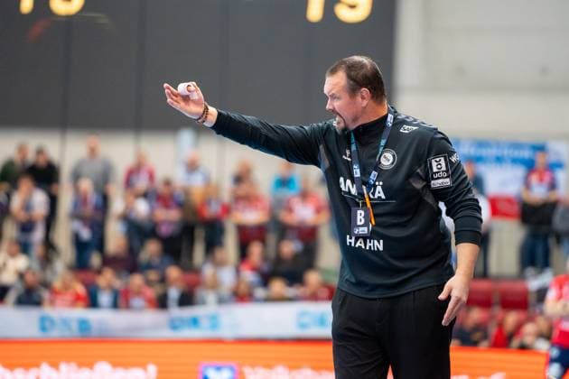 Handball I Men I Season 2025 2026 I DHB Cup I Round of 16 I TVB Stuttgart SG Flensburg Handewitt I 05 11 2025 Coach Misha Kaufmann TVB Stuttgart angry Stuttgart Scharrena Baden Württemberg Germany Copyright: xLobeca MaxxPetershansx