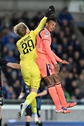 251105 Club Brugge vs FC Barcelona, Barca goalkeeper Nordin Jackers (29) of Club Brugge pictured in a duel with Jules Kounde (23) of Barcelona during the Uefa Champions League 4th matchday in the League phase game in season 2025 - 2026 between Club Brugge KV and FC Barcelona on November 5 , 2025 in Brugge, Belgium. (Photo by David Catry Isosport) Brugge Belgium  Copyright: xDavidxCatryx 20251105DC2_0255