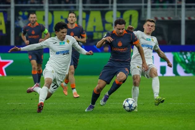 CALCIO - UEFA Champions League - Inter - FC Internazionale vs FC Kairat Almaty Champions League, Day 4, Milan, Stadio Giuseppe Meazza, 05-11-2025, Inter - Kairat Almaty, in the photo: Carlos Augusto and Baybek Milan Italy  Copyright: xIPAxSport ABACAx