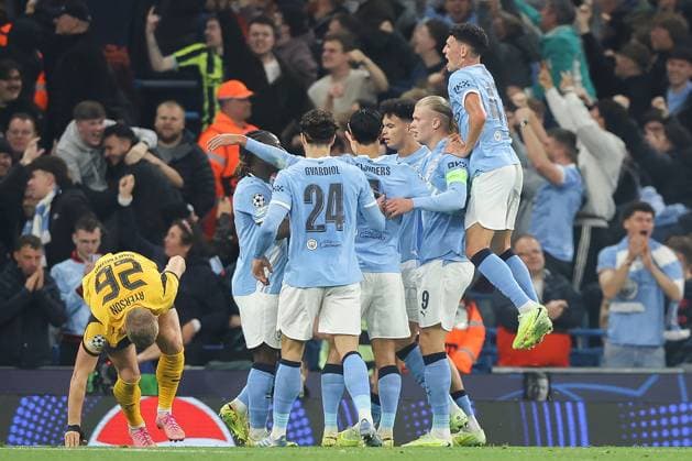 . - Manchester City v Borussia Dortmund, MD4, UEFA Champions League, League Phase, Etihad Stadium, Manchester, England. - 5th November 2025. (C) Ian Stephen Crystal Pix GOAL Phil Foden of Manchester City goal celebration with his team mates after scoring to put Manchester City 1-0 ahead - Manchester City v Borussia Dortmund, MD4, UEFA Champions League, League Phase, Etihad Stadium, Manchester, England. - 5th November 2025. (C) Ian Stephen Crystal Pix Manchester Etihad Stadium United Kingdom Copyright: xIanxStephenx CP_IM_IS_City_Dortmund_05November2025_007