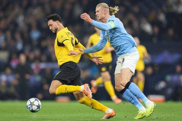 . - Manchester City v Borussia Dortmund, MD4, UEFA Champions League, League Phase, Etihad Stadium, Manchester, England. - 5th November 2025. (C) Ian Stephen Crystal Pix Erling Haaland of Manchester City battles for the ball with Ramy Bensebaini of Borussia Dortmund. - Manchester City v Borussia Dortmund, MD4, UEFA Champions League, League Phase, Etihad Stadium, Manchester, England. - 5th November 2025. (C) Ian Stephen Crystal Pix Copyright: xIanxStephenx CP_IM_IS_City_Dortmund_05November2025_018