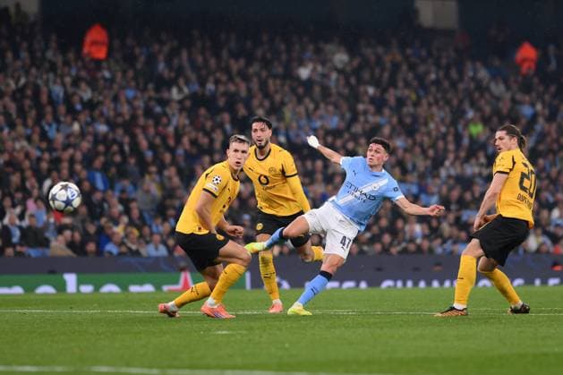 MANCHESTER, ENGLAND - NOVEMBER 5: Manchester City s Phil Foden scores to make it 3-0 during the UEFA Champions League 2025 26 League Phase MD4 match between Manchester City and Borussia Dortmund at City of Manchester Stadium on November 5, 2025 in Manchester, England. SPO 