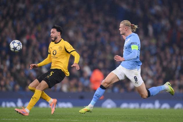MANCHESTER, ENGLAND - NOVEMBER 5: Manchester City s Erling Haaland and Dortmund s Ramy Bensebaini in action during the UEFA Champions League 2025 26 League Phase MD4 match between Manchester City and Borussia Dortmund at City of Manchester Stadium on November 5, 2025 in Manchester, England. SPO 