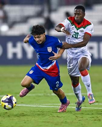 USA v Burkina Faso : Group J - FIFA U-17 World Cup Qatar 2025 Juan Villa (L) of the United States view the Alassana Bagayogo of Burkina Faso during the FIFA U-17 World Cup Qatar 2025 Group I match between USA and Burkina Faso in Doha, Qatar, on November 5, 2025. DOHA Qatar Copyright: xNOUSHADx