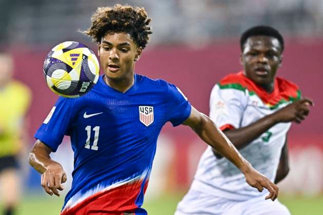 USA v Burkina Faso : Group J - FIFA U-17 World Cup Qatar 2025 Mathis Albert (L) of the United States view the Fadil Barro of Burkina Faso during the FIFA U-17 World Cup Qatar 2025 Group I match between USA and Burkina Faso in Doha, Qatar, on November 5, 2025. DOHA Qatar Copyright: xNOUSHADx