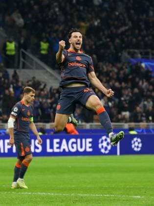 November 5, 2025, Milan, Lombardy, Italy: CARLOS AUGUSTO of Inter celebrates with his teammates after scoring their side s second goal in the UEFA Champions League 2025 26 League Phase Day 4 game between FC Inter and Kairat Almaty at the Giuseppe Meazza Stadium in Milan. Milan Italy - ZUMAc179 20251105_zep_c179_025 Copyright: xMickaelxChavetx