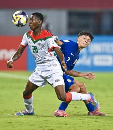 USA v Burkina Faso : Group J - FIFA U-17 World Cup Qatar 2025 Juan Villa of the United States view the Alassana Bagayogo of Burkina Faso during the FIFA U-17 World Cup Qatar 2025 Group I match between USA and Burkina Faso in Doha, Qatar, on November 5, 2025. DOHA Qatar Copyright: xNOUSHADx