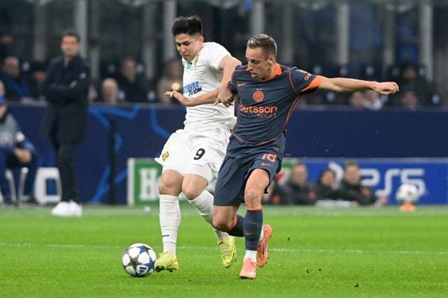 DASLAN SATPAYEV, Kairat Almaty, DAVIDE FRATTESI, Inter, Champions League 2025-26 Inter-Kairat Almaty 2-1, contrasto CHAMPIONS LEAGUE 2025-26 INTER-KAIRAT ALMATY 2-1