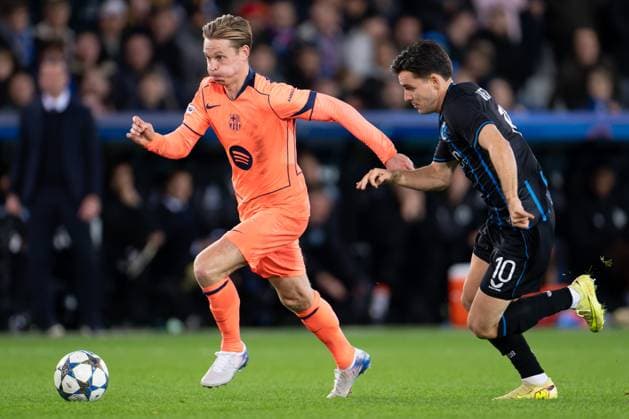 2025-11-05 Club Brugge KV v FC Barcelona, Barca - UEFA Champions League 2025 26 League Phase MD4 BRUGES, BELGIUM - NOVEMBER 5: Frenkie de Jong of FC Barcelona battles for the ball with Hugo Vetlesen of Club Brugge during the UEFA Champions League 2025 26 League Phase MD4 match between Club Brugge KV and FC Barcelona at Jan Breydelstadion on November 5, 2025 in Bruges, Belgium. Bruges Jan Breydelstadion Belgium Content not available for redistribution in The Netherlands directly or indirectly through any third parties. Copyright: xJorisxVerwijstx