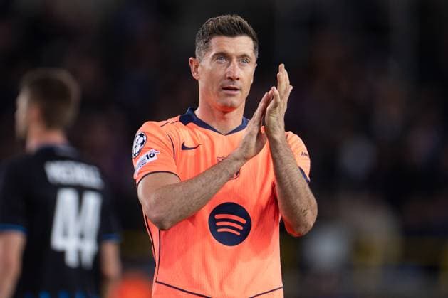 2025-11-05 Club Brugge KV v FC Barcelona, Barca - UEFA Champions League 2025 26 League Phase MD4 BRUGES, BELGIUM - NOVEMBER 5: Robert Lewandowski of FC Barcelona applauds for the fans during the UEFA Champions League 2025 26 League Phase MD4 match between Club Brugge KV and FC Barcelona at Jan Breydelstadion on November 5, 2025 in Bruges, Belgium. Bruges Jan Breydelstadion Belgium Content not available for redistribution in The Netherlands directly or indirectly through any third parties. Copyright: xJorisxVerwijstx