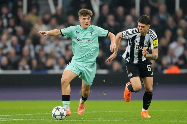 Newcastle United FC v Athletic Club - UEFA Champions League 2025 26 League Phase MD4 Mikel Jauregizar central midfield of Athletic Club and Spain and Lewis Miley central midfield of Newcastle and England compete for the ball during the UEFA Champions League 2025 26 League Phase MD4 match between Newcastle United FC and Athletic Club at St James Park on November 5, 2025 in Newcastle upon Tyne, England. Newcastle upon Tyne England United Kingdom  Copyright: xJosexBretonx originalFilename:bretonhernandez-newcastl251105_nphEo.jpg