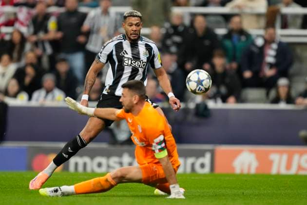 Newcastle United FC v Athletic Club - UEFA Champions League 2025 26 League Phase MD4 Joelinton central midfield of Newcastle and Brazil shooting to goal during the UEFA Champions League 2025 26 League Phase MD4 match between Newcastle United FC and Athletic Club at St James Park on November 5, 2025 in Newcastle upon Tyne, England. Newcastle upon Tyne England United Kingdom  Copyright: xJosexBretonx originalFilename:bretonhernandez-newcastl251105_np5Qb.jpg