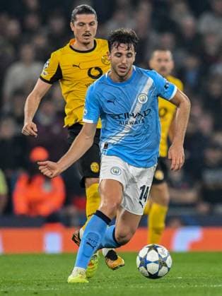 Manchester City v Borussia Dortmund UEFA Champions League Nico Gonzalez of Manchester City during the UEFA Champions League match at the Etihad Stadium, Manchester UK Newspapers OUT Copyright: xKarlxVallantinex FIL-22465-0061